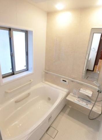 町田市小山町の中古戸建てのバスルームの写真
