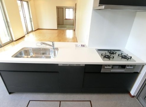 町田市小山町の中古戸建てのキッチンの写真