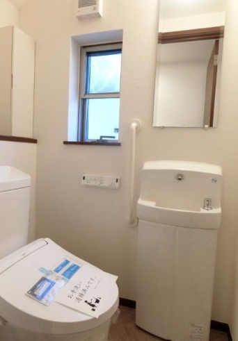 町田市小山町の中古戸建てのトイレ1fの写真