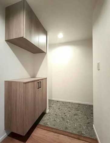 町田市山崎町の中古マンションの玄関の写真