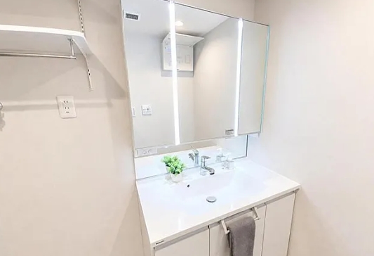 八王子市台町4丁目の中古マンションの洗面化粧台の写真