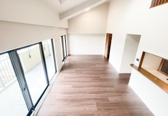 八王子市狭間町の中古マンションのリビングの写真