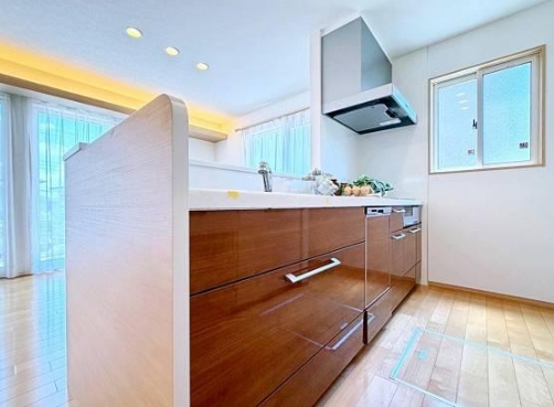 八王子市堀之内の中古戸建てのキッチンの写真