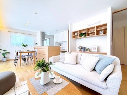 八王子市堀之内の中古戸建てのリビングの写真