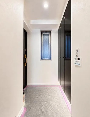 八王子市堀之内2丁目の中古マンションの玄関の写真