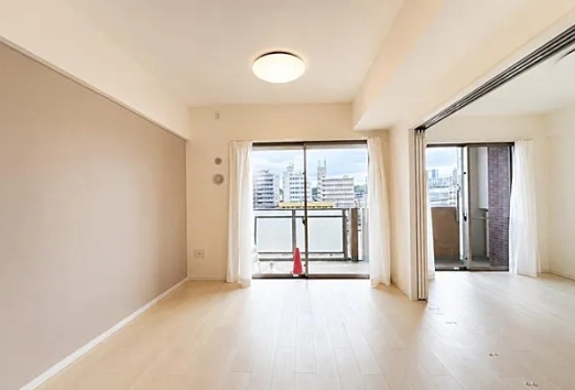 八王子市堀之内2丁目の中古マンションのリビングの写真