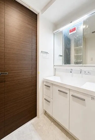八王子市堀之内2丁目の中古マンションの洗面化粧台の写真