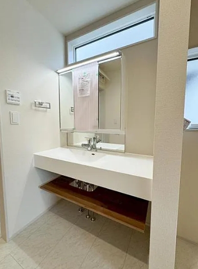 八王子市石川町の新築戸建ての1号棟の洗面化粧台の写真