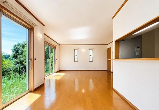 八王子市片倉町の中古戸建てのダイニングの写真