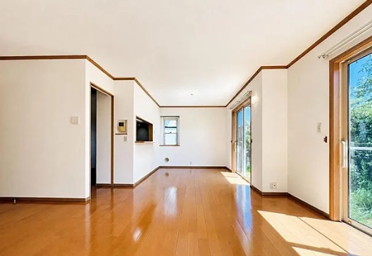 八王子市片倉町の中古戸建てのリビングの写真