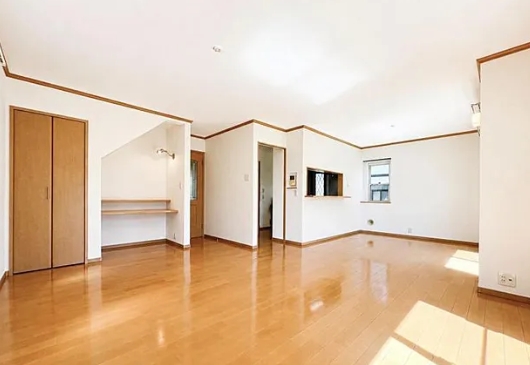 八王子市片倉町の中古戸建てのリビングの写真