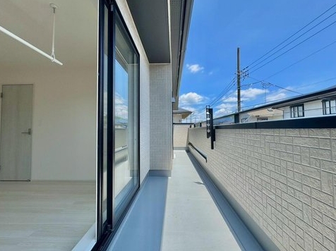 八王子市北野台1丁目の新築戸建てのバルコニーの写真
