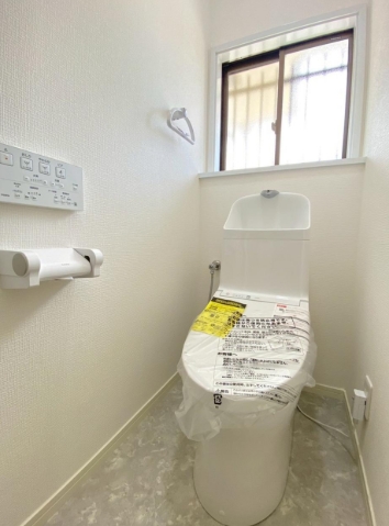 八王子市北野台3丁目の中古戸建てのトイレ1fの写真
