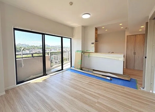 八王子市越野の中古マンションのリビングの写真
