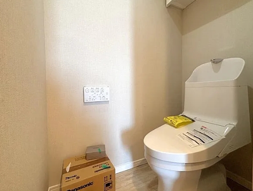 八王子市越野の中古マンションのトイレの写真