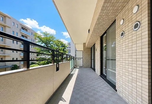 八王子市子安町1丁目の中古マンションのバルコニーの写真