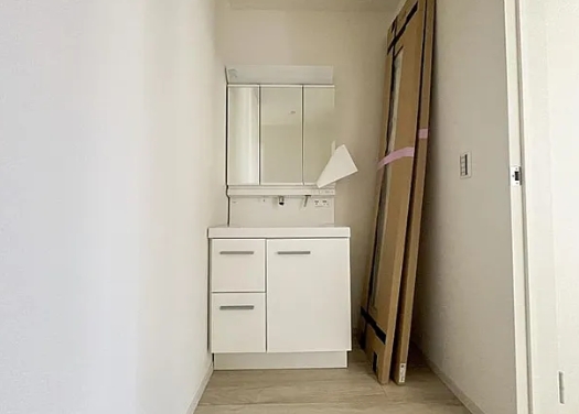 八王子市子安町2丁目の新築戸建ての1号棟の洗面化粧台の写真