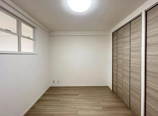 八王子市松木の中古マンションの洋室2の写真