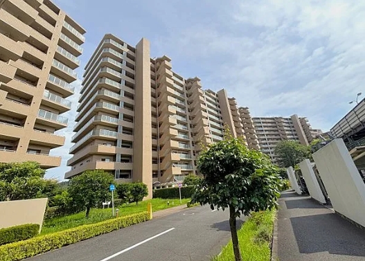 八王子市松木の中古マンションの外観の写真