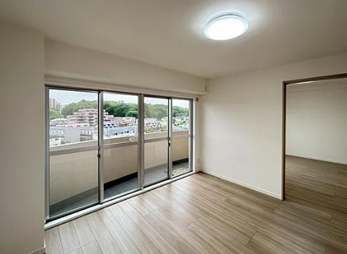 八王子市松木の中古マンションのリビングの写真