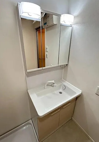 八王子市松木の中古マンションの洗面化粧台の写真