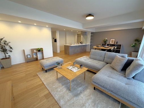 八王子市南大沢1丁目の中古マンションのリビングの写真