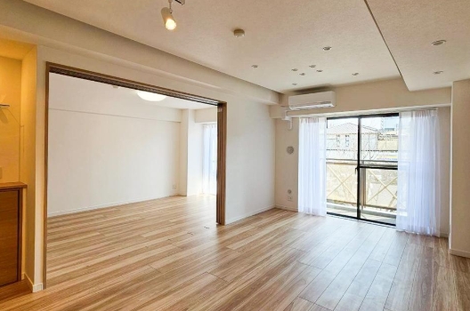 八王子市南大沢2丁目の中古マンションのリビングの写真