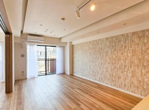 八王子市南大沢2丁目の中古マンションのリビングの写真