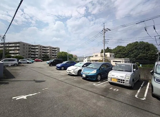 八王子市南大沢4丁目の中古マンションの駐車場の写真