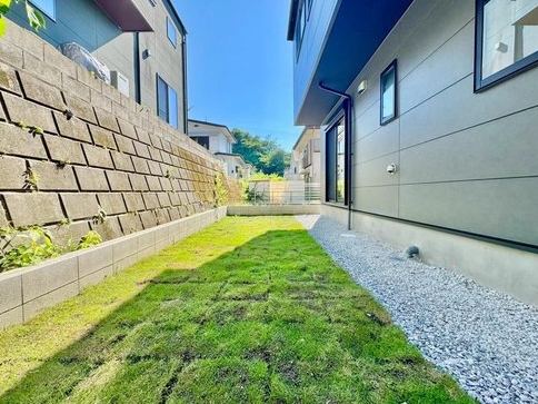 八王子市長沼町の新築戸建ての庭の写真
