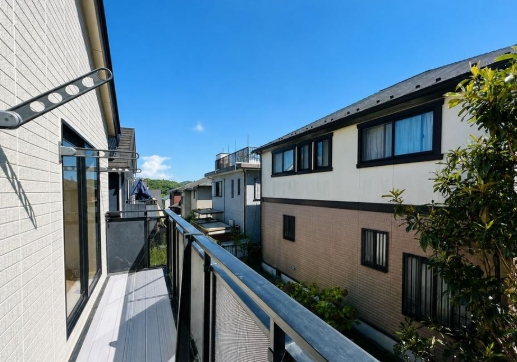 八王子市西片倉3丁目の中古戸建てのバルコニーの写真