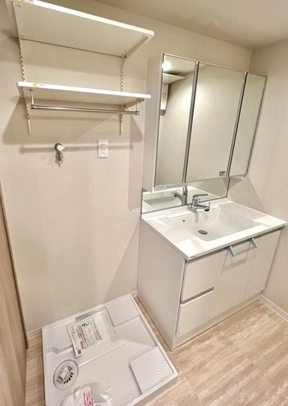 八王子市追分町の中古マンションの洗面化粧台の写真