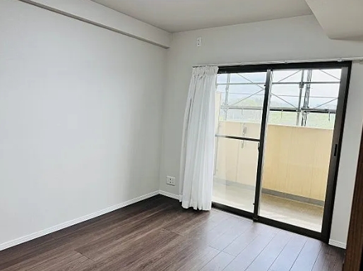 八王子市大和田町3丁目の中古マンションの洋室1の写真