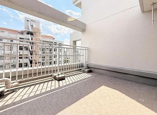 八王子市下柚木の中古マンションのバルコニーの写真