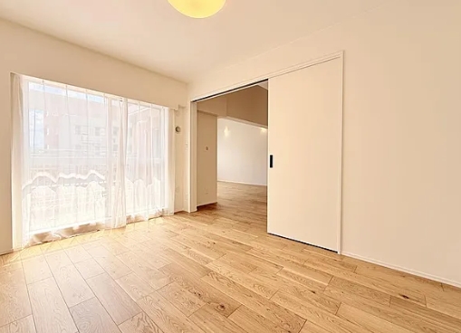 八王子市下柚木の中古マンションの洋室1の写真