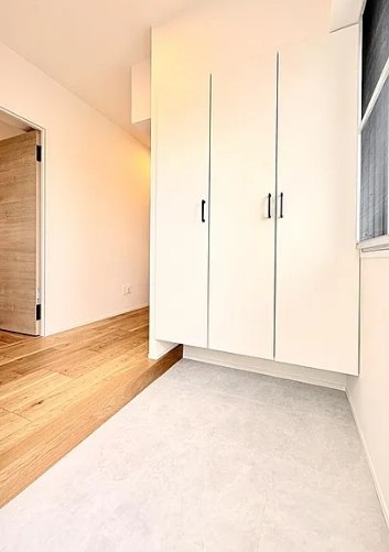 八王子市下柚木の中古マンションの玄関の写真