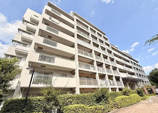 八王子市下柚木の中古マンションの外観の写真