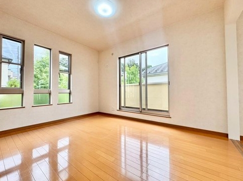 八王子市城山手1丁目の中古戸建ての洋室1の写真