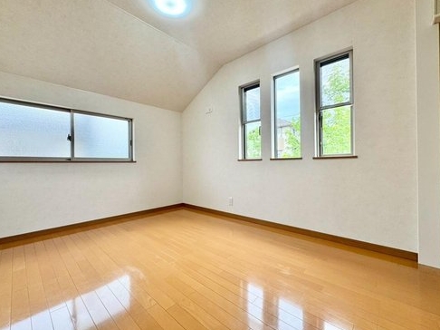 八王子市城山手1丁目の中古戸建ての洋室2の写真