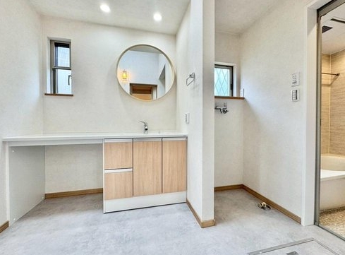 八王子市城山手1丁目の中古戸建ての洗面化粧台の写真