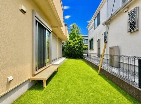 八王子市城山手1丁目の中古戸建ての庭の写真