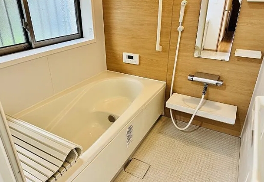 八王子市館町の中古戸建てのバスルームの写真