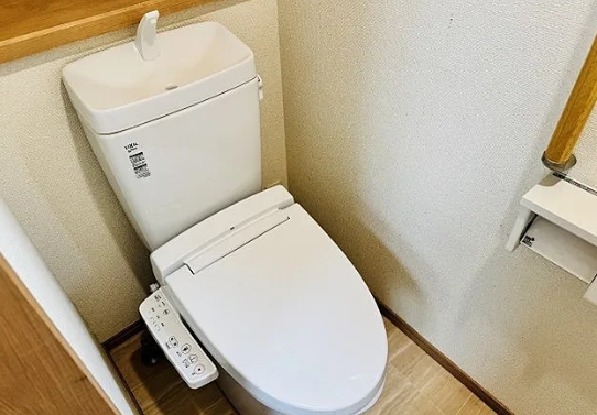 八王子市館町の中古戸建てのトイレの写真
