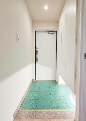 八王子市鑓水2丁目の中古マンションの玄関の写真