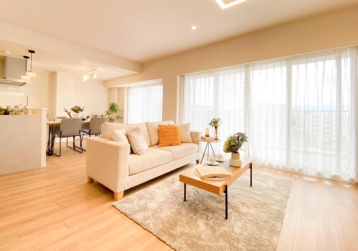 八王子市鑓水2丁目の中古マンションのリビングの写真