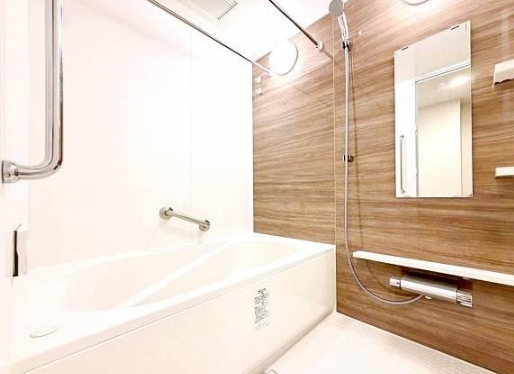 町田市小山ヶ丘6丁目の中古マンションのバスルームの写真
