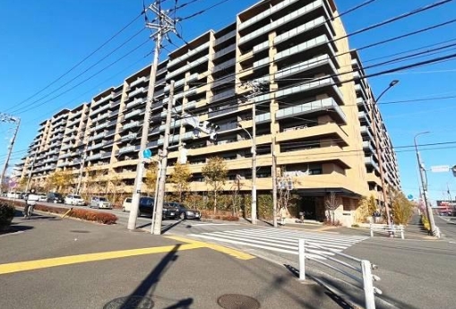 町田市小山ヶ丘6丁目の中古マンションの外観の写真