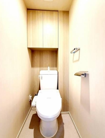 町田市小山ヶ丘6丁目の中古マンションのトイレの写真