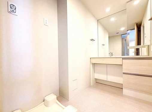 町田市小山ヶ丘6丁目の中古マンションの洗面化粧台の写真