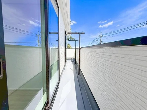 町田市薬師台1丁目の新築戸建ての12号棟のバルコニーの写真